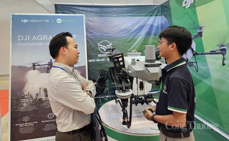 Máy phun nước phục vụ nhu cầu tưới cho những vườn cây có diện tích rộng được giới thiệu tại triển lãm.