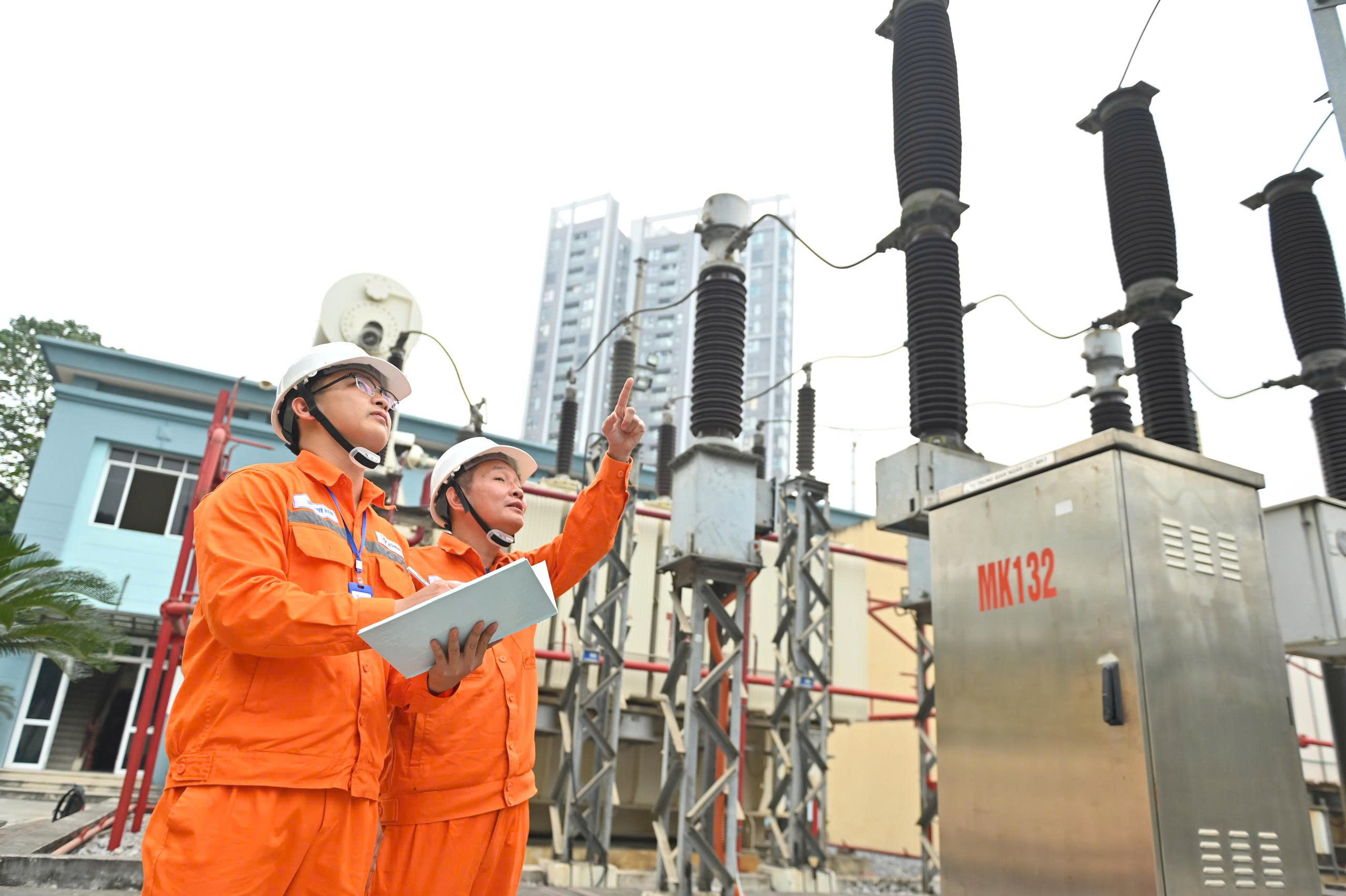 EVNHANOI không những không cắt điện luân phiên mà còn chủ động hoãn toàn bộ lịch ngừng cấp điện kế hoạch đến hết ngày 1/6/2026.