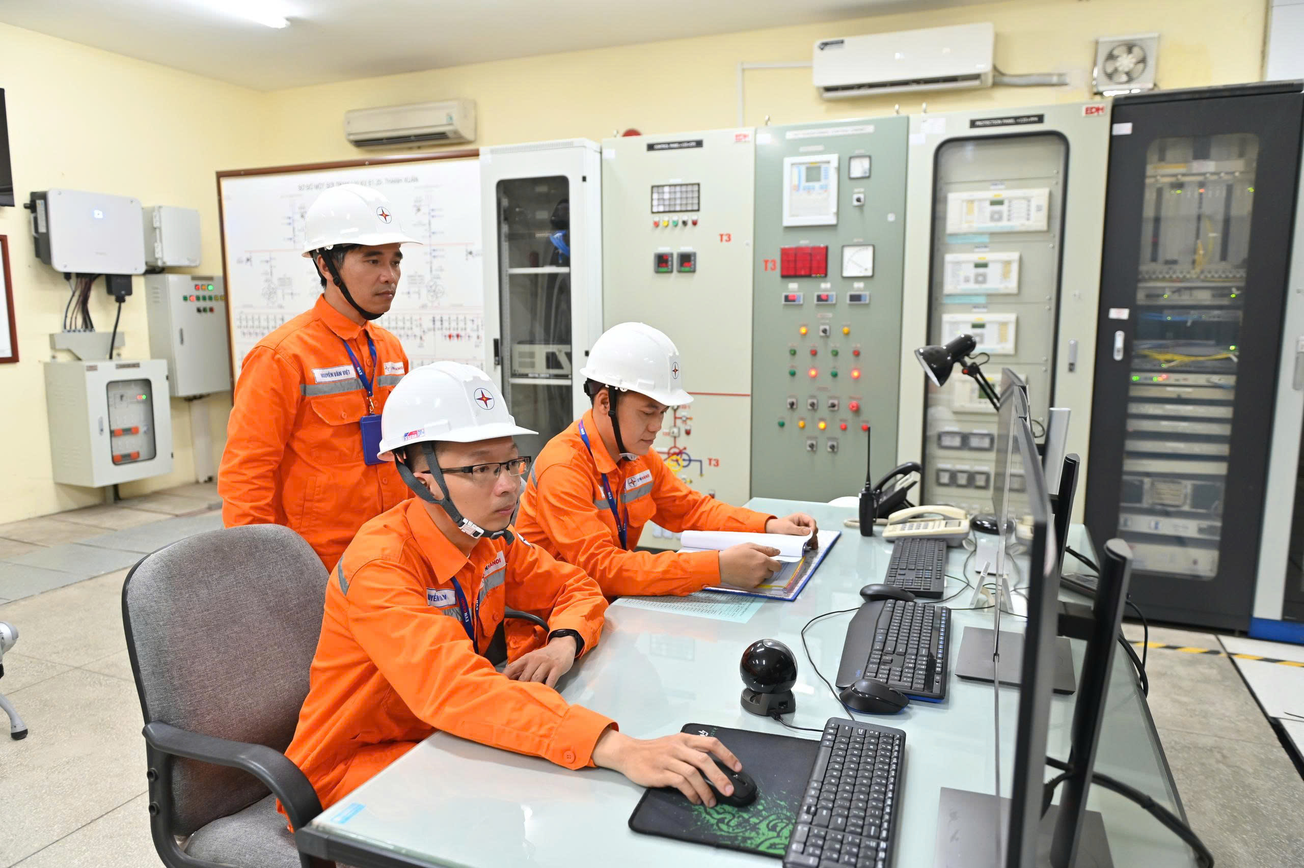 Theo NSMO, đến ngày 25/5, phụ tải điện toàn quốc đã lập kỷ lục mới ở mức 57.120 MW, tăng 13,5% so với cùng kỳ năm 2025.