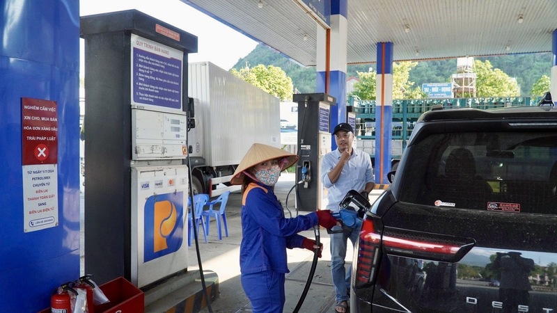 Đến ngày 28/5, đã có 32/33 cửa hàng thuộc Công ty TNHH MTV Petrolimex Lai Châu bán xăng E10. Ảnh: CTV
