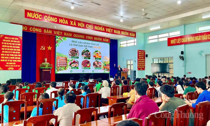 Hội nghị tập huấn, đào tạo kỹ năng bán hàng online trên nền tảng số. Ảnh: Nguyễn Thảo