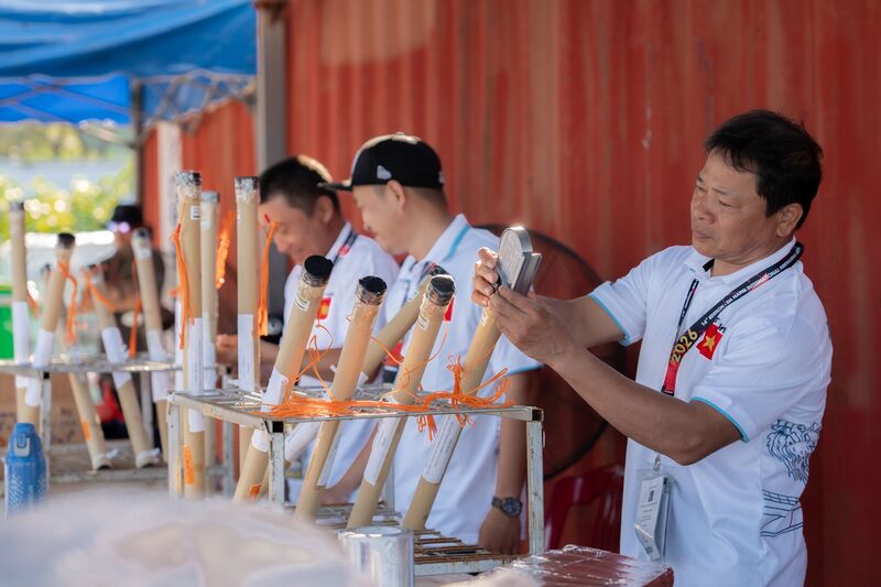 Năm nay, đội chủ nhà mang đến cuộc thi với hơn 5.500 quả pháo các loại, trong đó có khoảng 2.600 pháo tầm cao. Ảnh: Diễm Phúc
