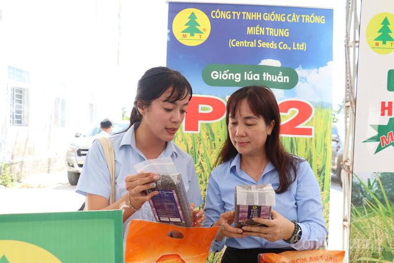 Các ý kiến tại tọa đàm nhấn mạnh vai trò đồng hành của chính quyền địa phương, ngành chuyên môn và doanh nghiệp trong việc hỗ trợ hợp tác xã tiếp cận nguồn vốn, khoa học kỹ thuật và mở rộng thị trường tiêu thụ sản phẩm. Ảnh: Diễm Phúc