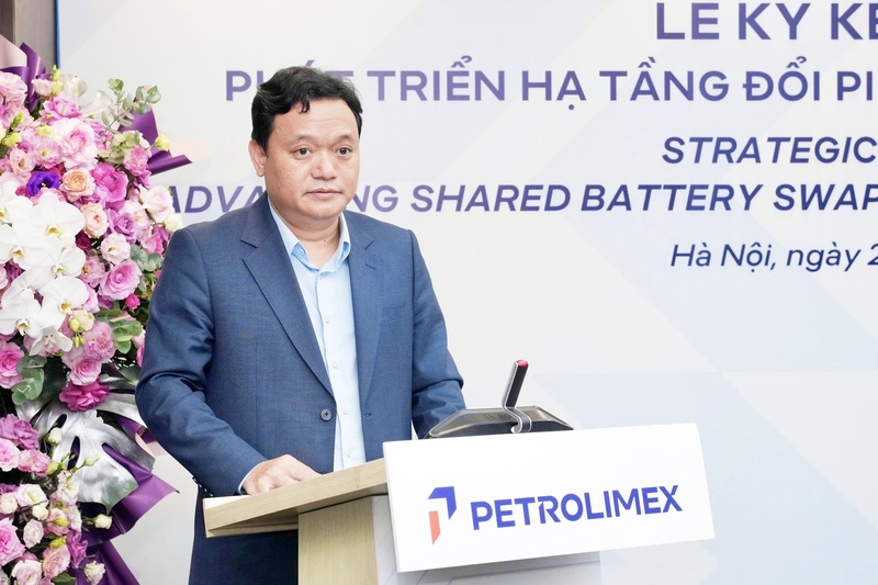 Ông Nguyễn Ngọc Tú – Phó Tổng Giám đốc Tập đoàn Xăng dầu Việt Nam, Chủ tịch HĐQT Công ty Hạ tầng Năng lượng xanh Việt Nam phát biểu tại lễ ký kết.