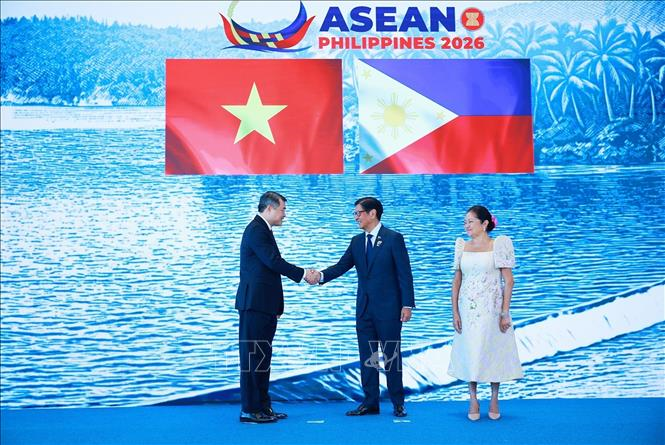 Tổng thống Philippines Ferdinand Romualdez Marcos Jr, Chủ tịch ASEAN năm 2026 đón Thủ tướng Lê Minh Hưng dự Hội nghị Cấp cao ASEAN lần thứ 48. Ảnh: Dương Giang/TTXVN