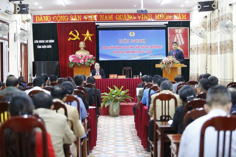Toàn cảnh không khí sôi nổi tại Hội nghị sơ kết hoạt động Công đoàn tỉnh Điện Biên, nơi biểu dương các mô hình sáng tạo tiêu biểu giai đoạn 2025–2026