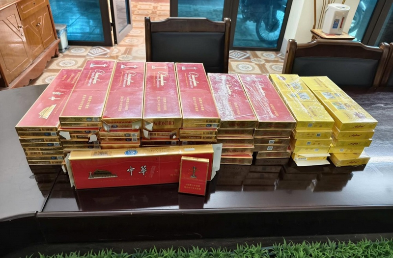 446 bao thuốc lá ngoại, tang vật do cơ quan chức năng tỉnh Lào Cai phát hiện và thu giữ