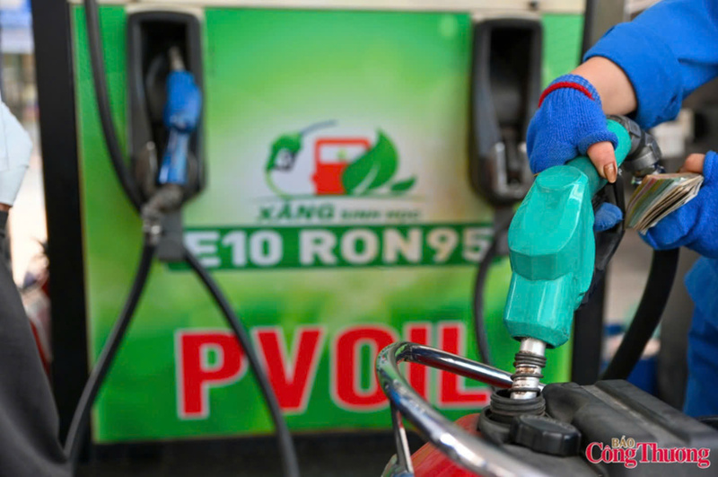 Việt Nam cũng chính thức bước vào giai đoạn triển khai xăng E10 trên quy mô toàn quốc. Ảnh: Nam Nguyễn