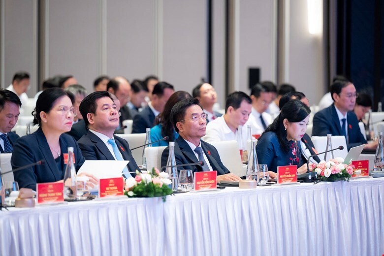 Các đại biểu tham dự hội nghị.