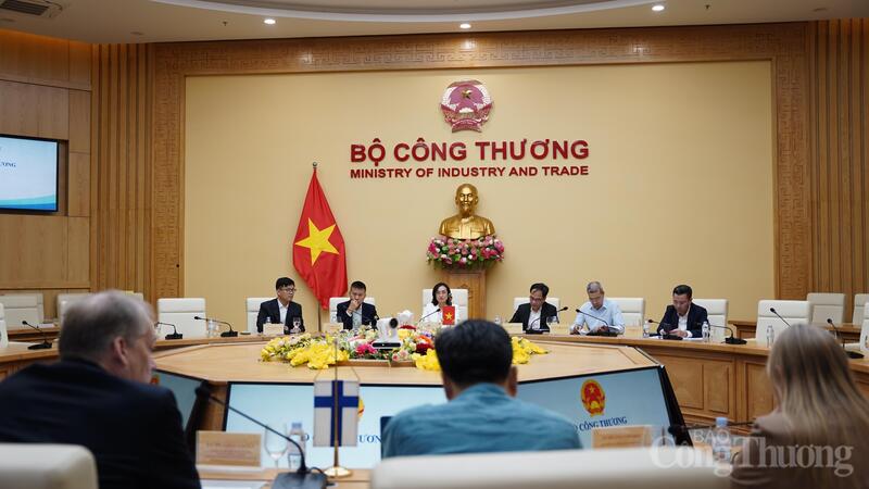Toàn cảnh buổi làm việc. Ảnh: Diệu Linh