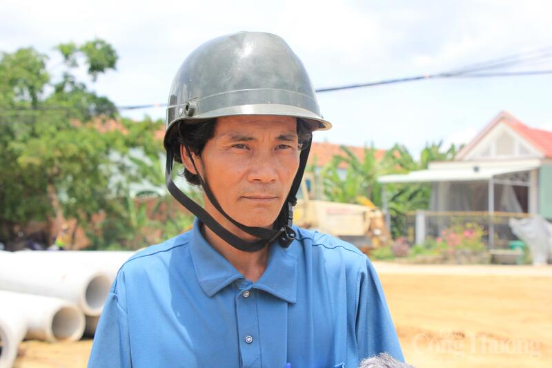 Ông Trần Văn Thông (trú thôn Kiên Long, xã Bình An) là một trong những hộ dân thuộc diện tái định cư để phục vụ dự án cao tốc Quy Nhơn - Pleiku. Theo ông Thông, người dân địa phương đồng thuận cao với chủ trương thu hồi đất để thực hiện công trình trọng điểm quốc gia. “Trước đây đường trước nhà chỉ khoảng 5m, còn khu tái định cư mới có lộ giới tới 18m, mặt đường rộng khoảng 8m nên việc đi lại thuận tiện hơn rất nhiều”, ông nói.