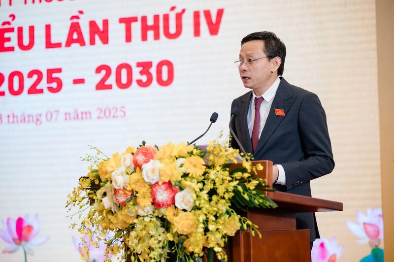 Ông Hồ Lê Nghĩa, Bí thư Đảng Uỷ – Chủ tịch HĐTV phát biểu tại Đại hội Đảng bộ Vinataba nhiệm kỳ 2025 – 2030