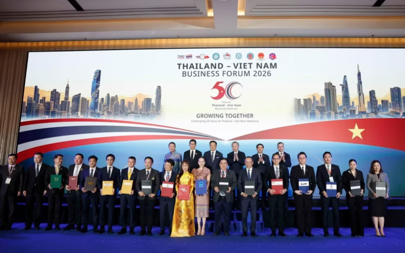 Tổng Bí thư, Chủ tịch nước Tô Lâm và Thủ tướng Thái Lan Anutin Charnvirakul chứng kiến trao các thỏa thuận hợp tác giữa doanh nghiệp hai nước. (Ảnh: TTXVN)