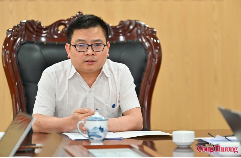 Thứ trưởng Bộ Công Thương Trương Thanh Hoài phát biểu chỉ đạo tại cuộc họp. Ảnh: Nam Nguyễn