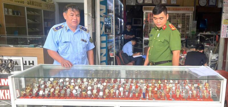 Lực lượng chức năng tỉnh Sơn La xử lý nghiêm hành vi xâm phạm quyền sở hữu trí tuệ. Ảnh: Hải Sơn