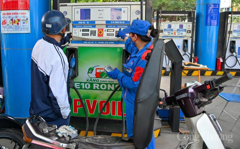 Người tiêu dùng tìm hiểu về các tiêu chuẩn của xăng E10