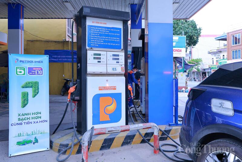 Việc chuyển sang xăng E10 được kỳ vọng góp phần thúc đẩy sử dụng nhiên liệu sinh học và giảm phát thải trong lĩnh vực giao thông. Ảnh: Quỳnh Trang