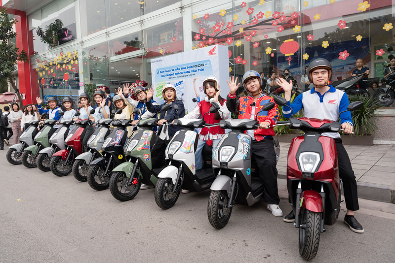 Bàn giao xe điện ICON e tại Hà Nội