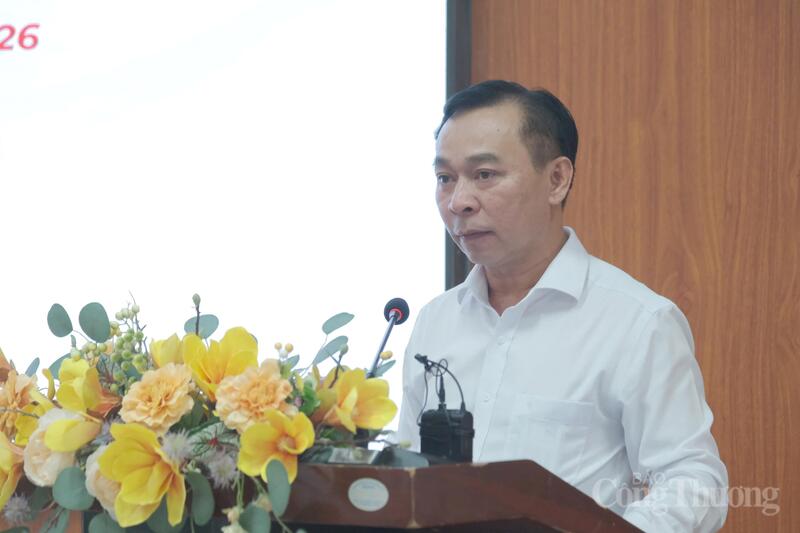 Ông Trương Văn Tiến, Giám đốc Trung tâm Xúc tiến đầu tư, thương mại và du lịch tỉnh Khánh Hòa phát biểu. Ảnh: Duy Tín