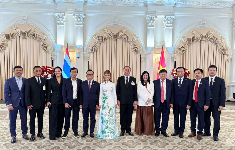 Lãnh đạo Vietjet và EECO tại Tòa nhà Chính phủ Thái Lan