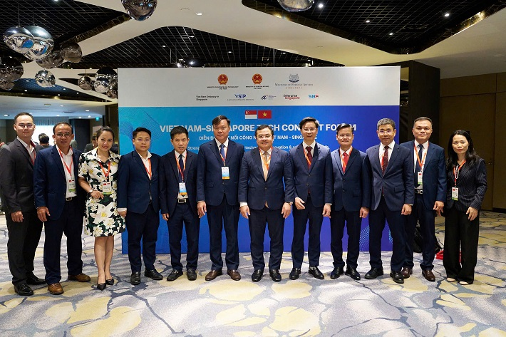 Đo&agrave;n c&ocirc;ng t&aacute;c Vinachem tham dự Diễn đ&agrave;n Kết nối C&ocirc;ng nghệ Việt Nam - Singapore tại Singapore