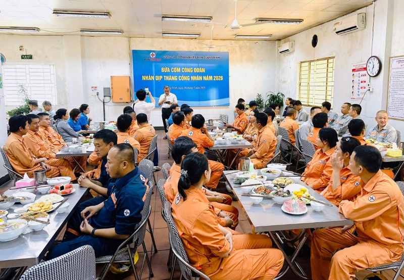 Đông đảo CBCNV Công ty tham gia chương trình Bữa cơm Công đoàn năm 2026.