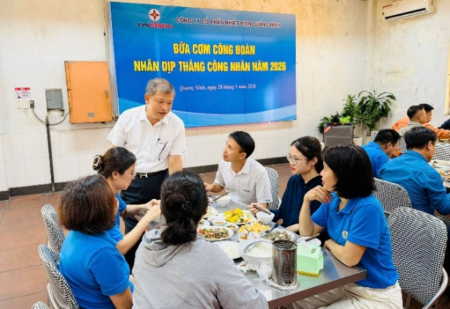Lãnh đạo chuyên môn và Công đoàn thăm hỏi, động viên CBCNV tại chương trình “Bữa cơm Công đoàn”.