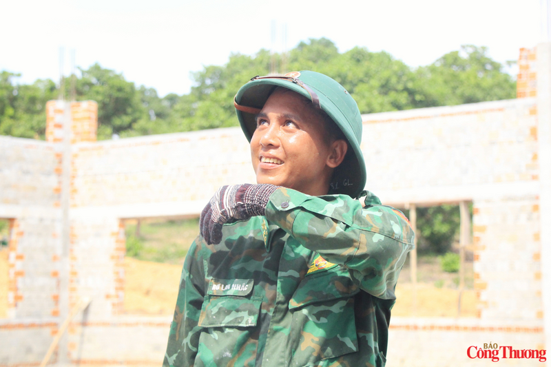 Đây không chỉ là nhiệm vụ chính trị mà còn là trách nhiệm, tình cảm của cán bộ, chiến sĩ Bộ đội Biên phòng đối với đồng bào vùng biên giới; góp phần đẩy nhanh tiến độ xây dựng trường học, đáp ứng nhu cầu học tập, sinh hoạt của con em đồng bào các dân tộc nơi đây.