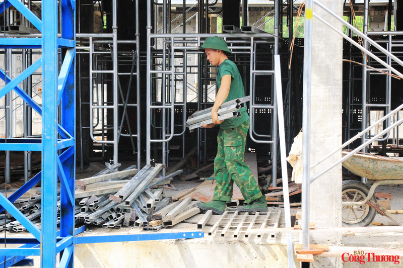 Theo Thiếu tá Sỹ, quá trình triển khai gặp không ít khó khăn do thời tiết khắc nghiệt, cơ sở vật chất còn thiếu thốn, địa bàn xa xôi. Tuy nhiên, đơn vị đã đẩy mạnh công tác tuyên truyền, giáo dục để cán bộ, chiến sĩ nhận thức rõ ý nghĩa chính trị, xã hội và nhân văn của công trình, từ đó nâng cao tinh thần trách nhiệm, quyết tâm khắc phục khó khăn, hoàn thành tốt nhiệm vụ được giao.