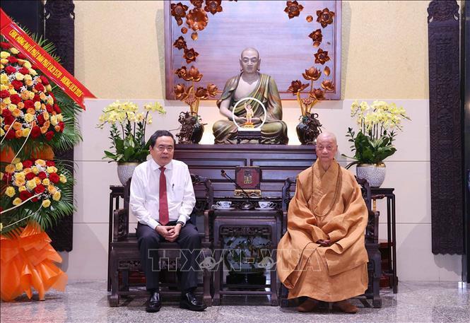 Chủ tịch Quốc hội Trần Thanh Mẫn thăm, chúc mừng Đại lão hòa thượng Thích Trí Quảng, Đức Pháp chủ Hội đồng Chứng minh Giáo hội Phật giáo Việt Nam. Ảnh: Văn Điệp/TTXVN