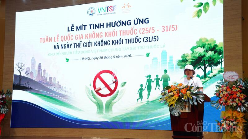 TS. Vũ Thị Hoài An đại diện Ban Tổ chức phát biểu thông điệp đến Lễ mít tinh.