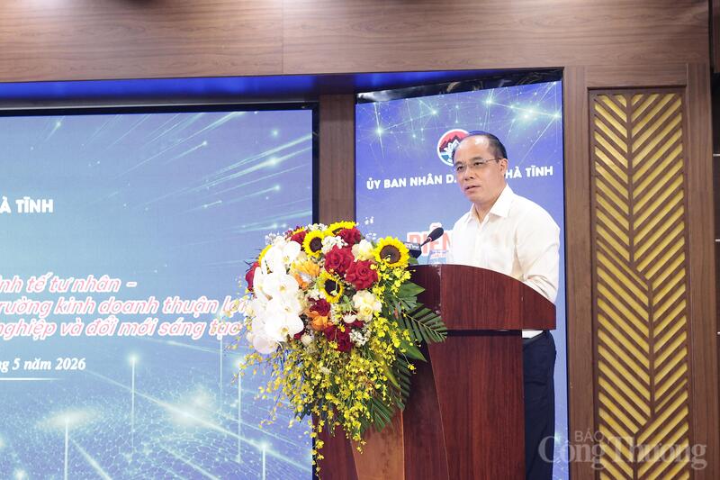 Ông Bùi Anh Tuấn, Cục trưởng Cục Phát triển doanh nghiệp tư nhân và kinh tế tập thể, Bộ Tài chính trình bày tham luận. Ảnh: Trọng Tùng
