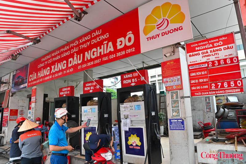 Tại cây xăng này chỉ niêm yết bán 2 loại nhiên liệu là xăng E10 và dầu diesel (DO)
