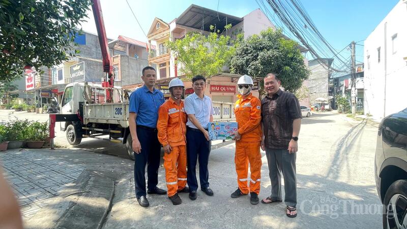 Lãnh đạo Công ty Điện lực Thái Nguyên thường xuyên kiểm tra, động viên lực lượng trực tiếp làm việc ngoài hiện trường trong điều kiện thời tiết khắc nghiệt.