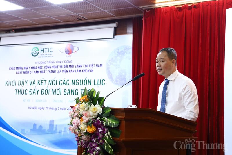 GS.TS. Trần Hồng Thái, Ủy viên Trung ương Đảng, Bí thư Đảng ủy, Chủ tịch Viện Hàn lâm Khoa học và Công nghệ Việt Nam phát biểu dẫn đề tại chương trình.