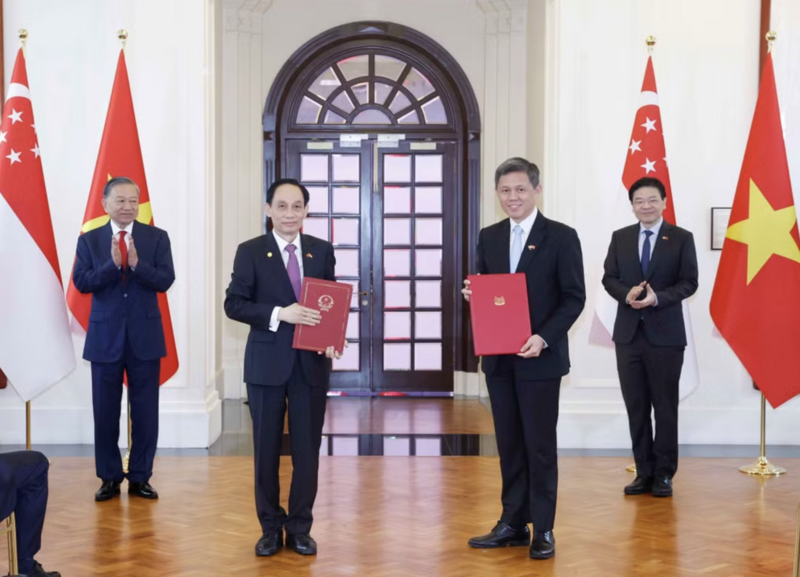Tổng Bí thư, Chủ tịch nước Tô Lâm hội đàm với Thủ tướng Singapore Lawrence Wong. (Ảnh: Thống Nhất/TTXVN)