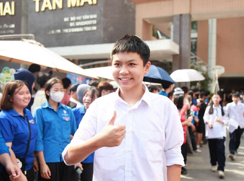 Sáng nay, thí sinh làm thủ tục dự thi lớp 10. Ảnh minh họa