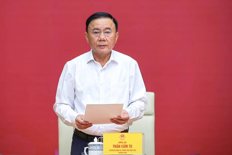 Đồng chí Trần Cẩm Tú, Ủy viên Bộ Chính trị, Thường trực Ban Bí thư, Trưởng đoàn Kiểm tra, giám sát số 12 của Bộ Chính trị phát biểu tại Hội nghị - Ảnh: VGP/Nhật Bắc