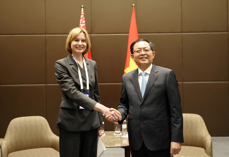 Phó Thủ tướng Hồ Quốc Dũng gặp Phó Thủ tướng Belarus Natalya Petkevich - Ảnh: VGP/Gia Huy