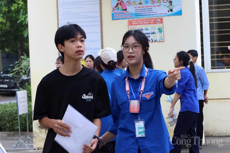 Thí sinh được hướng dẫn theo sơ đồ vào phòng thi thuận lợi nhất.