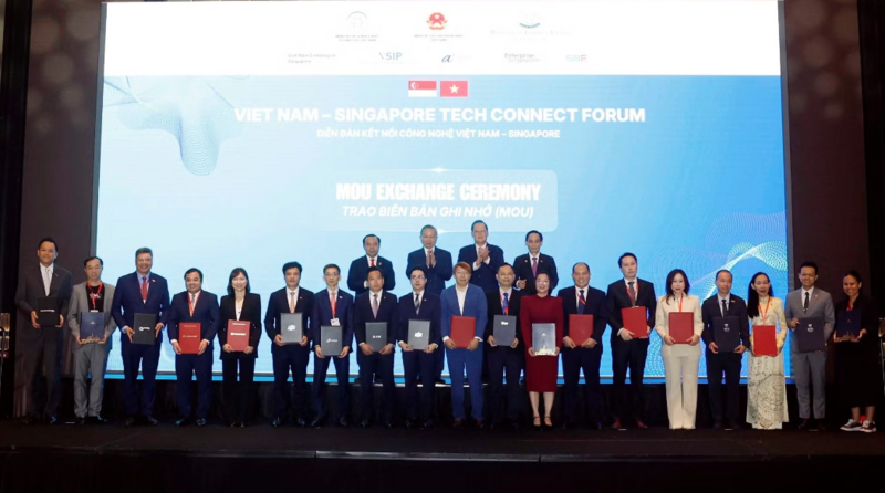 Tổng Bí thư, Chủ tịch nước Tô Lâm chứng kiến lễ trao các biên bản ghi nhớ hợp tác giữa hai nước. (Ảnh: Thống Nhất/TTXVN)
