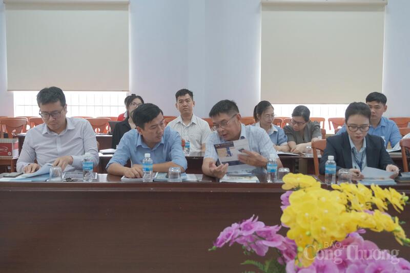 Khánh Hòa có hệ thống hạ tầng giao thông đồng bộ với sân bay quốc tế Cam Ranh, hệ thống cảng biển nước sâu gần tuyến hàng hải quốc tế như Vân Phong, Cam Ranh, Cà Ná và các tuyến giao thông huyết mạch kết nối liên vùng  tạo điều kiện thuận lợi để khai thác tối đa bốn trụ cột động lực tăng trưởng kinh tế: Công nghiệp; năng lượng; du lịch, dịch vụ; đô thị, xây dựng. Ảnh: Duy Tín