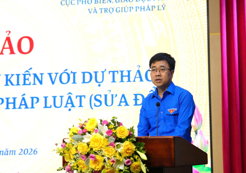 Đồng chí Bùi Hoàng Tùng, Bí thư Đoàn Thanh niên Chính phủ phát biểu tại Hội thảo. Ảnh: NT.