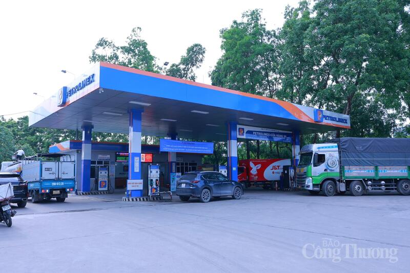 Bộ Công Thương ban hành Kế hoạch phổ biến Thông tư số 50/2025/TT-BCT nhằm nâng cao nhận thức về xăng sinh học E10. Ảnh: Quỳnh Trang