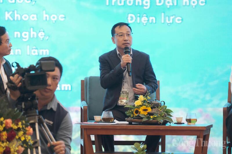 PGS. TS. Hoàng Anh Sơn, Giám đốc Học viên Công nghệ và Khoa học (Viện Hàn lâm Khoa học và Công nghệ Việt Nam) phát biểu tại hội thảo. Ảnh: Lê Sơn