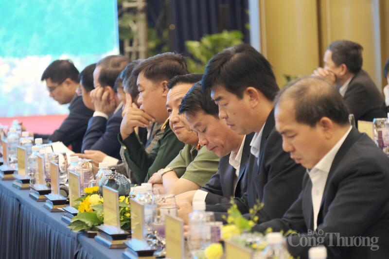 Đại diện lãnh đạo các sở, ban, ngành tỉnh Lâm Đồng tại hội thảo. Ảnh: Lê Sơn