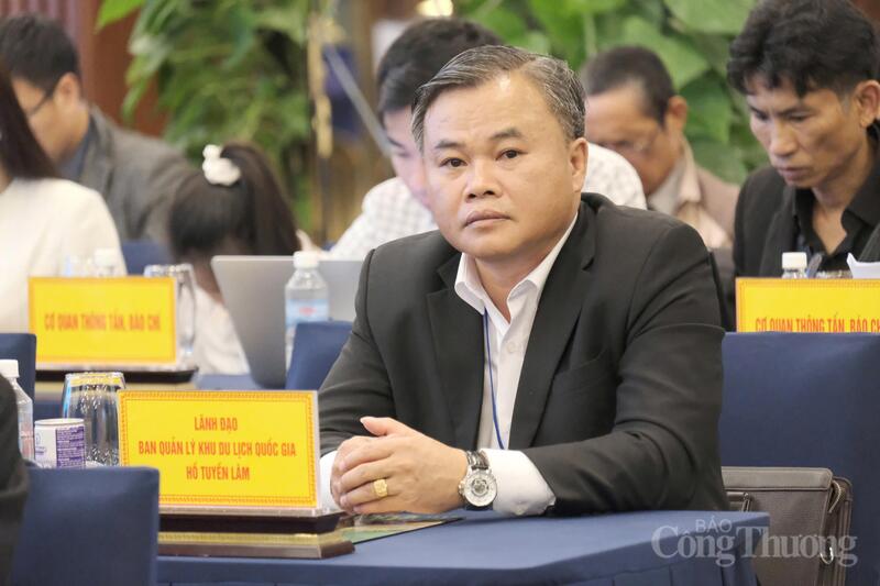 Ông Lê Nguyên Hoàng, Giám đốc Ban Quản lý Khu du lịch quốc gia Hồ Tuyền Lâm tại hội thảo. Ảnh: Lê Sơn