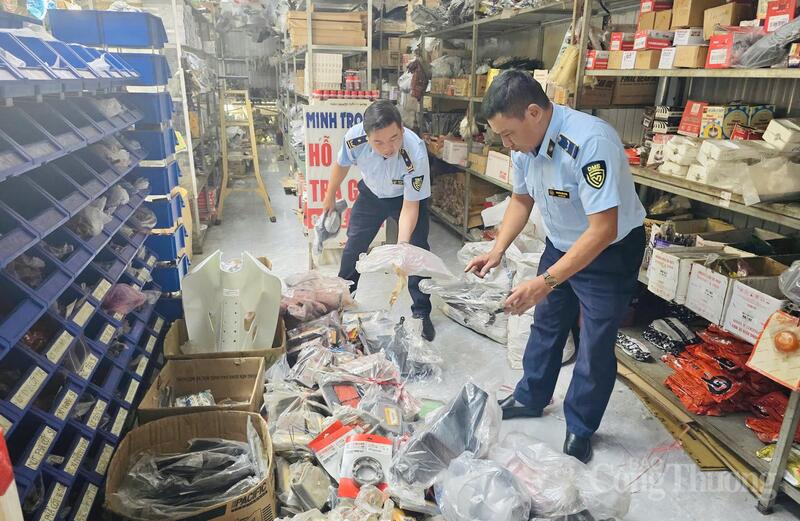 Gia Lai thực hiện cao điểm giám sát, kiểm tra và xử lý các hành vi xâm phạm quyền sở hữu trí tuệ góp phần lập lại trật tự thị trường, bảo vệ quyền lợi người tiêu dùng và các doanh nghiệp làm ăn chân chính. Ảnh: QLTT