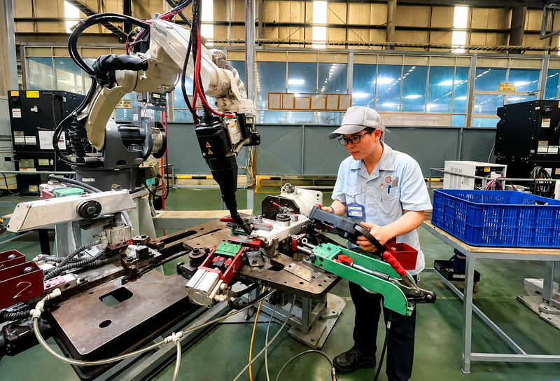 Những dự án công nghệ cao đang dần thay thế lợi thế cạnh tranh truyền thống dựa vào lao động giá rẻ và quỹ đất công nghiệp. Ảnh: CĐCC