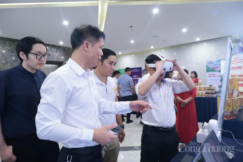 Để khơi thông dòng vốn cho các dự án khởi nghiệp số, ông Nguyễn Thanh Việt – Chủ tịch HĐQT, Tổng Giám đốc Intracom Group kiến nghị tỉnh cần sớm hình thành “Quỹ Hỗ trợ khởi nghiệp sáng tạo và chuyển đổi số Hà Tĩnh”. Ảnh: Trọng Tùng